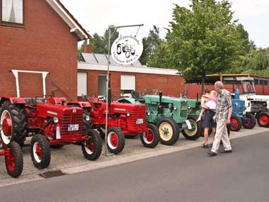 Traktoren-Ausstellung  Bottermarkt Ihrhove